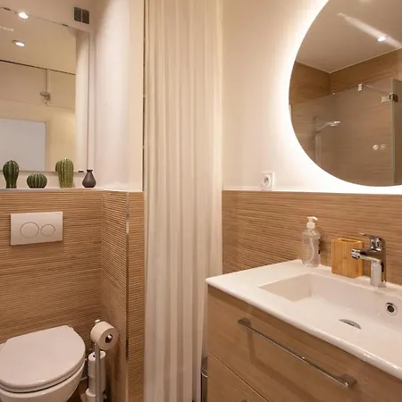 #26 Idealy Located Flat Ac 2Mins Walk To Sea Balcony Nice Exterior photo