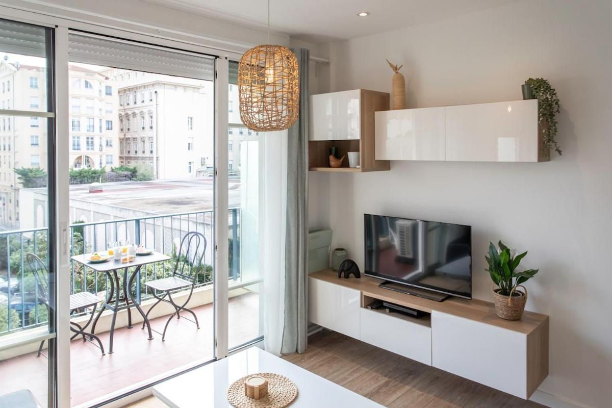 #26 Idealy Located Flat Ac 2mins Walk To Sea Balcony Appartement Nice